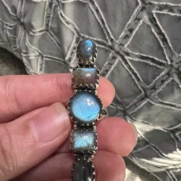 Gorgeous Sterling silver laboradorite crawler ring - Picture 2 of 4